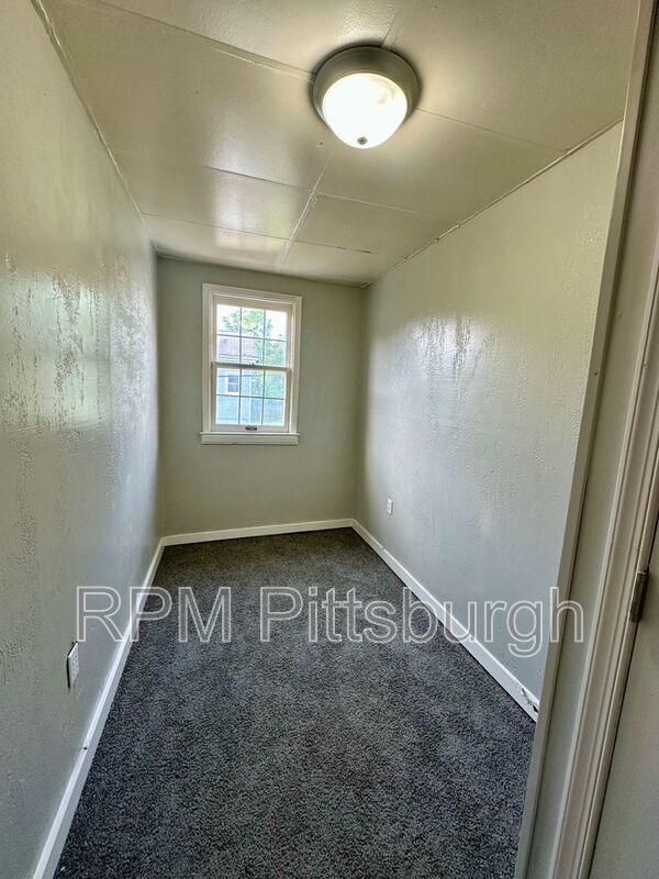Building Photo - 273 Albert St