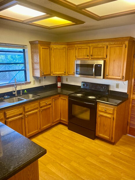 Building Photo - 1945 Zenaida Ave