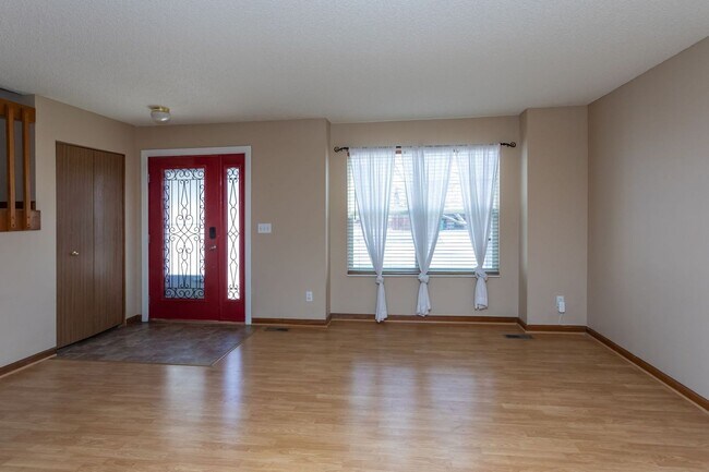 Building Photo - 1130 Pond Side Dr