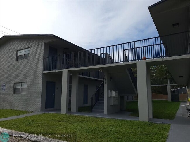 Building Photo - 1630 N 25th Ave