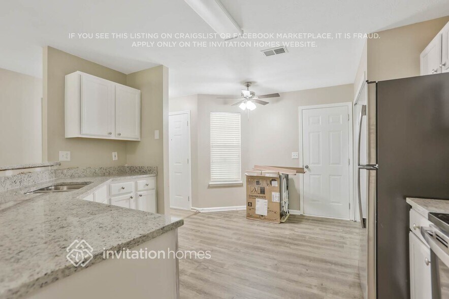 Building Photo - 2613 Lake Park Bend
