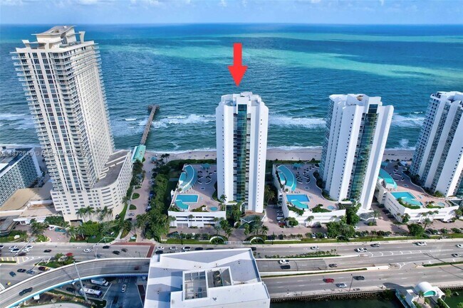 Building Photo - 16485 Collins Ave