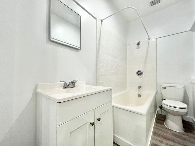 Building Photo - 1411 S Burlington Ave