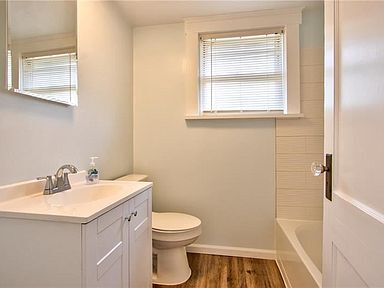 Bathroom2 - 1704 State Ave