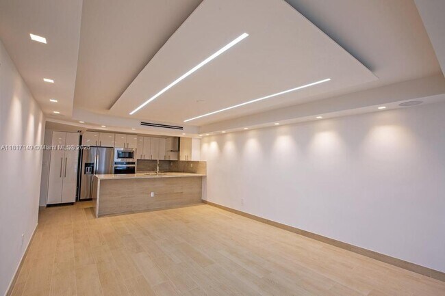 Building Photo - 1302 NE 191st St