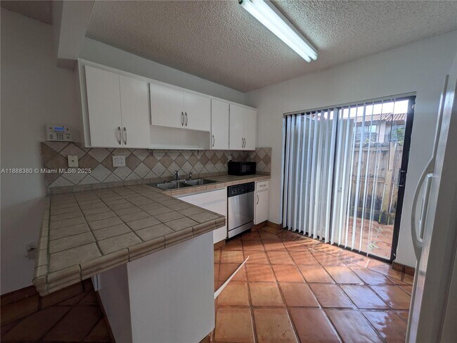 Building Photo - 3811 SW 82nd Ave