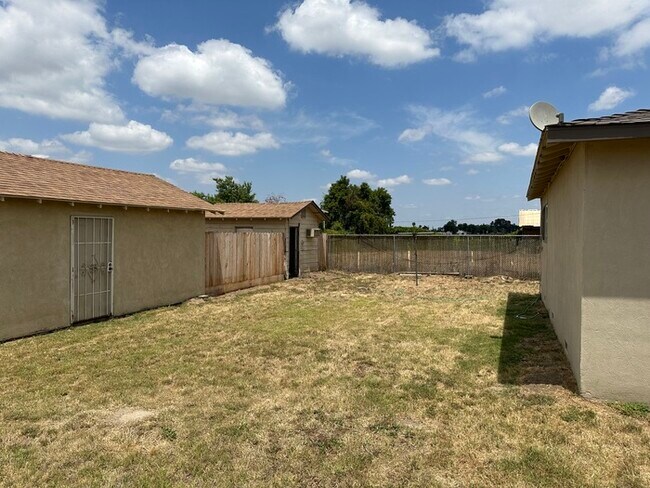 Building Photo - Coming Soon Cozy Renovated Country Propert...