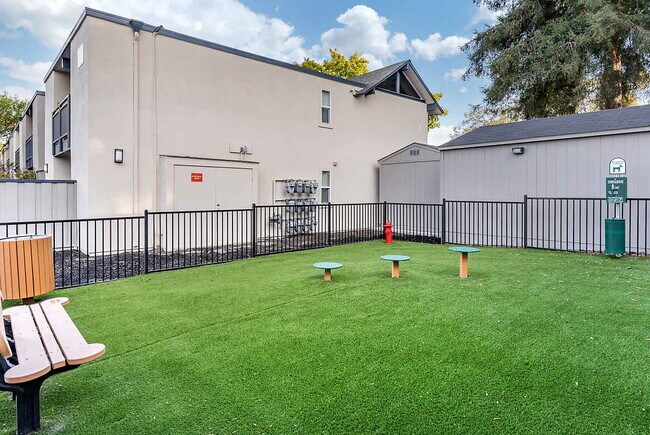 Building Photo - Reed Square