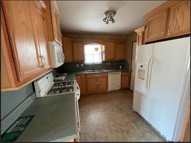 Building Photo - Do Not miss this home on WESTRIDGE! Rent to OWN!