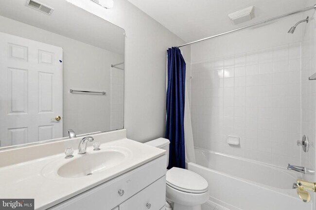 Building Photo - 5285 Meadow Estates Dr