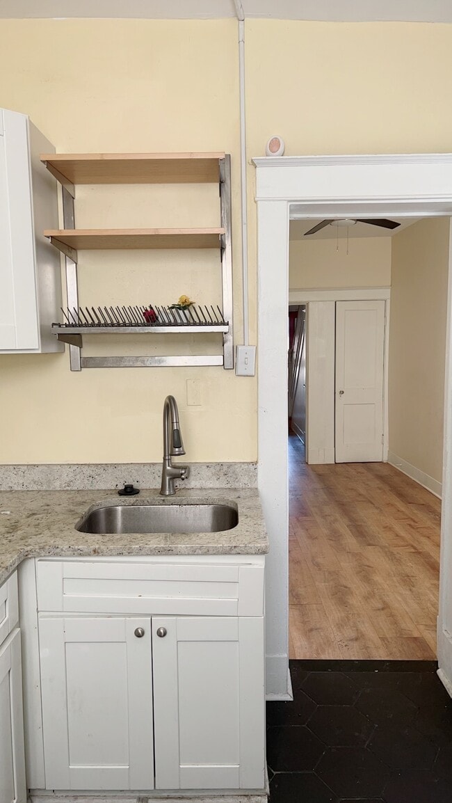 Building Photo - 2307 Windsor Ave