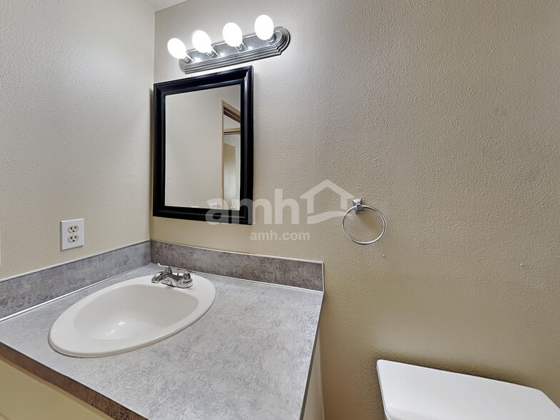 Building Photo - 16966 SW Steele Way