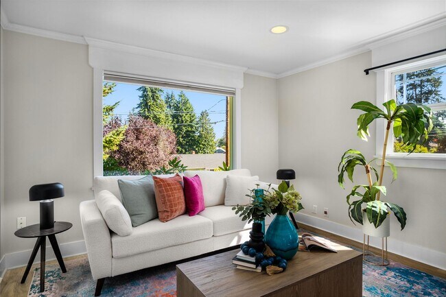 Building Photo - Updated 3-bedroom Bungalow