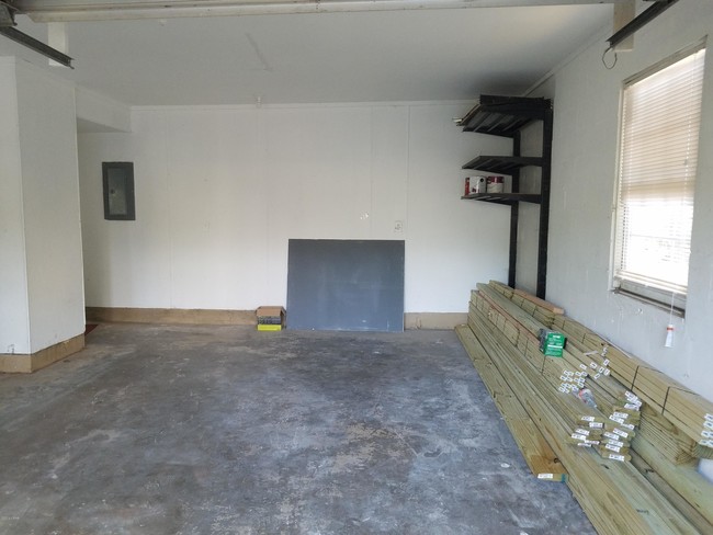 Building Photo - 7220 Poinciana Dr