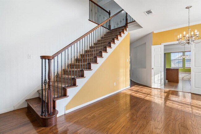 Building Photo - 910 Waterside Dr