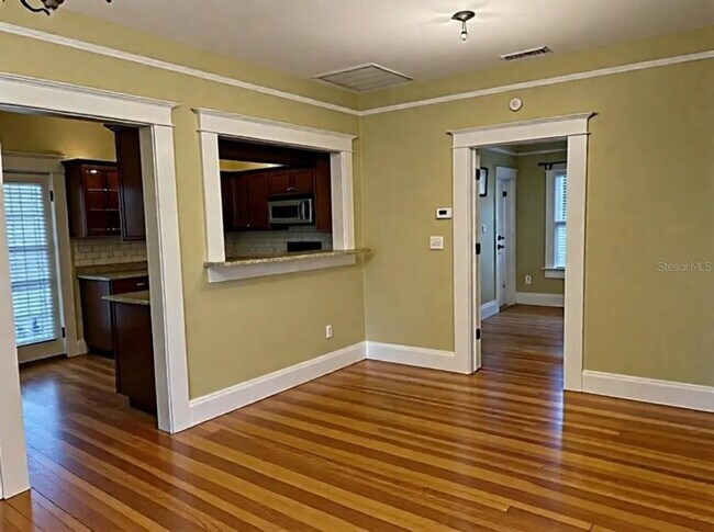 Building Photo - 807 S Fremont Ave