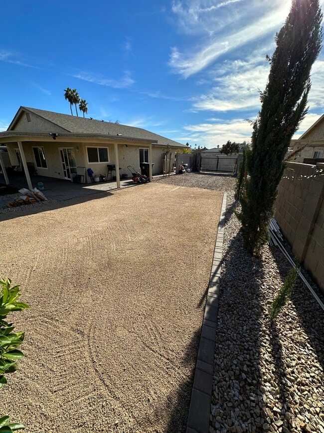 Building Photo - 654 W Gable Ave