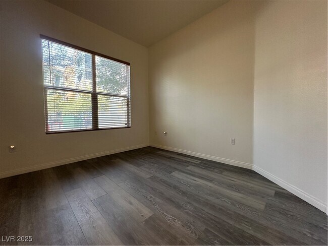 Building Photo - 26 E Serene Ave