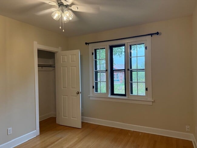 Building Photo - House For Lease