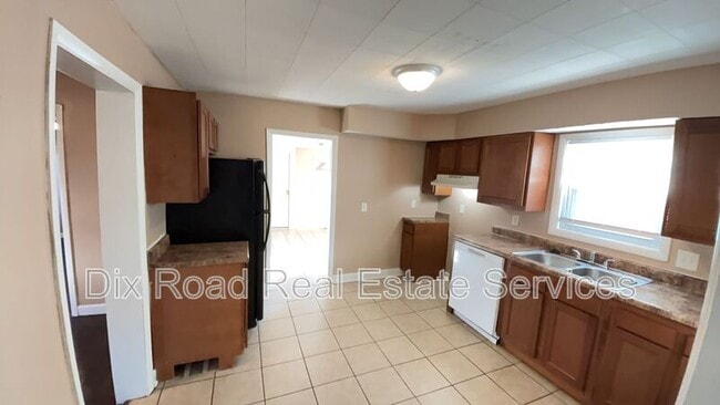 Building Photo - 1219 Azel Ave