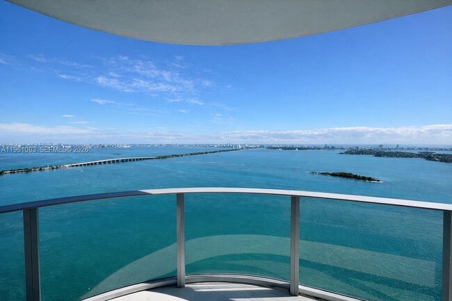 Building Photo - 700 NE 24th St