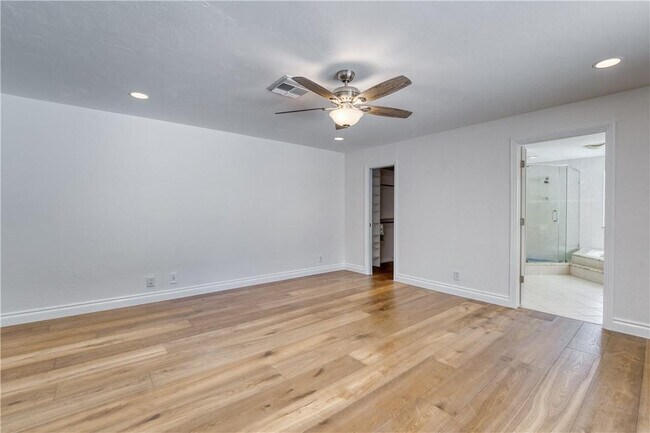 Building Photo - 2000 Admirals Way