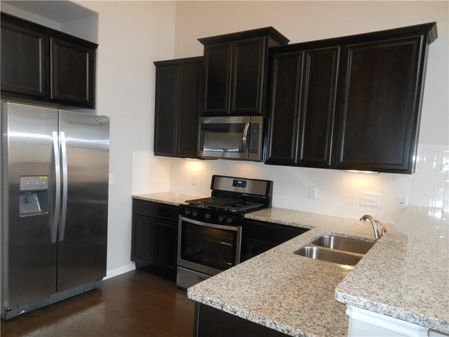 Building Photo - 2304 S Lakeline Blvd