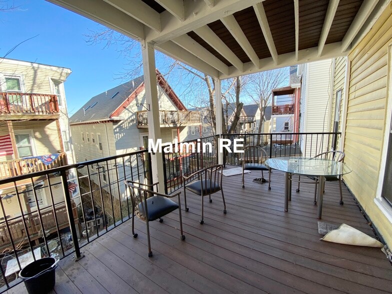 Building Photo - 55 Hillside St