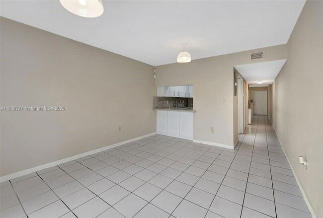 Building Photo - 1604 NE 151st St