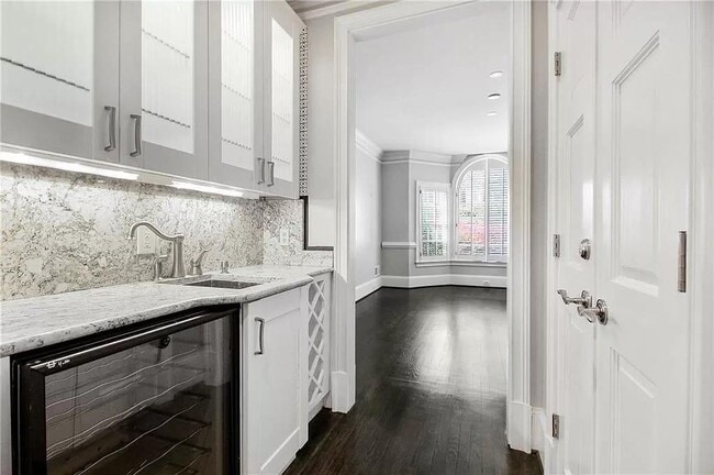Building Photo - 460 Ivy Park Ln NE