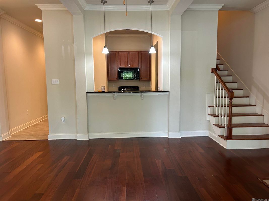 Building Photo - 2137 S Commerce Ave