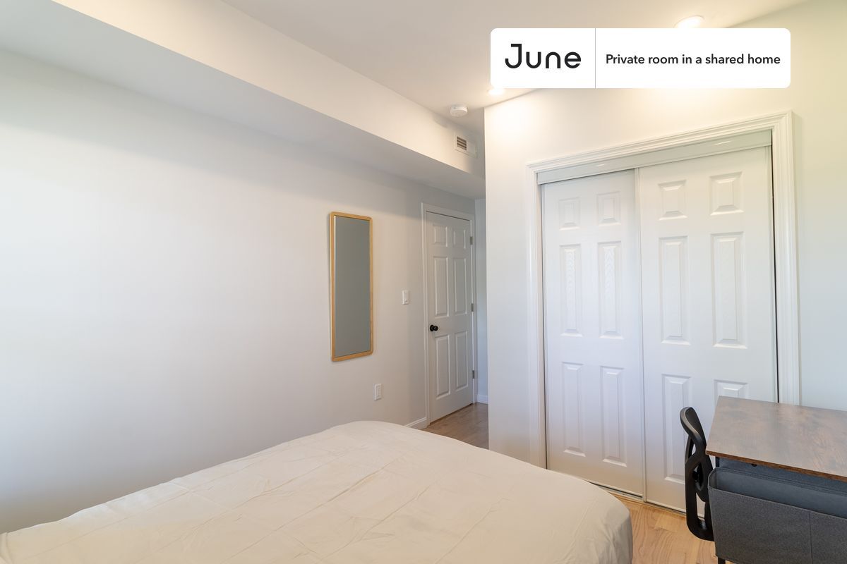 Building Photo - Room in Shared 3 bed/2 bath home