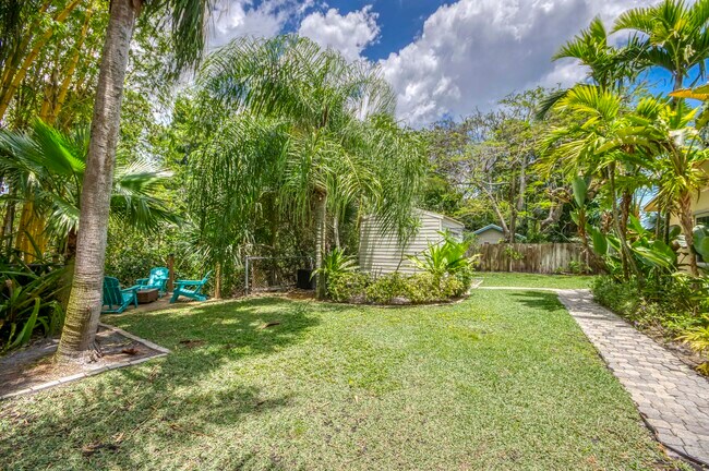 Building Photo - 404 S Caloosahatchee Ave
