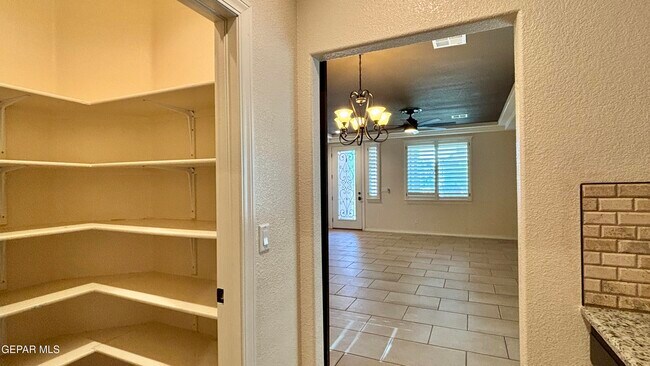 Building Photo - 12437 Pleasant Crest