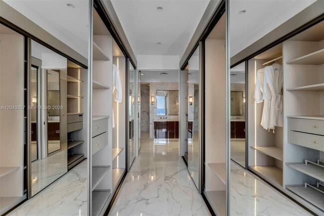 Building Photo - 15701 Collins Ave