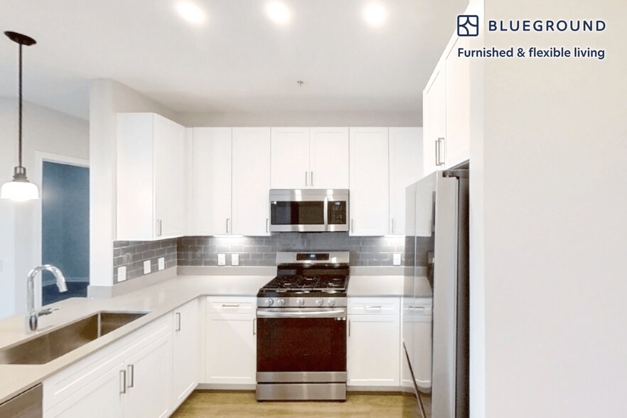Building Photo - 333 Great River Rd