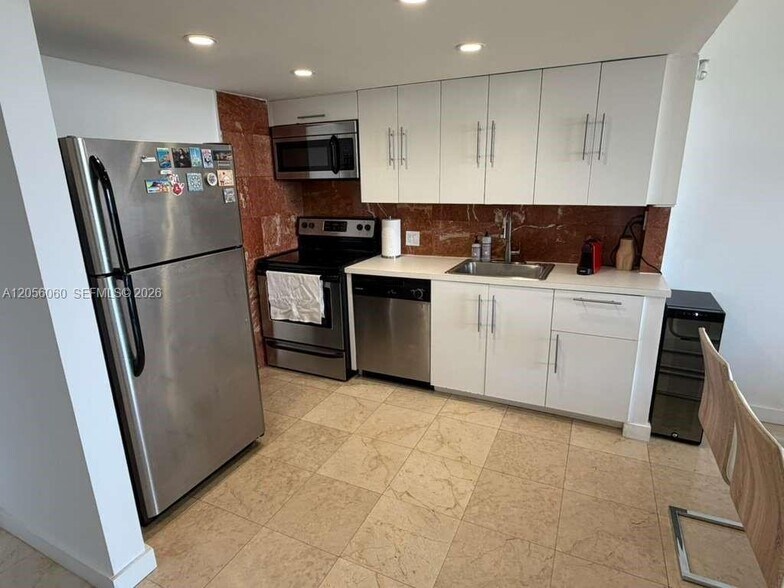 Building Photo - 20335 W Country Club Dr