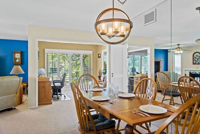 Building Photo - Sweeping Views! Rare and Peaceful 5-home e...