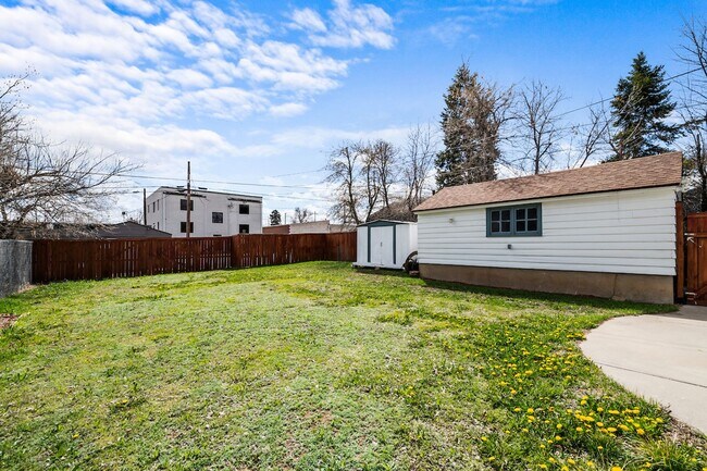 Building Photo - Updated 3-Bedroom, 2-Bath Home in the Heart of Englewood - Available Now!