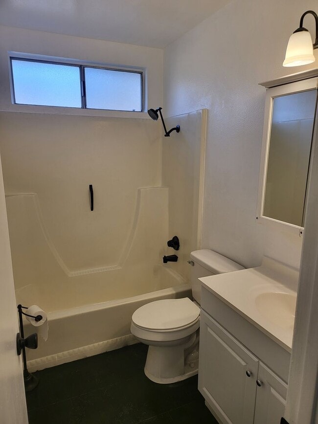 Building Photo - All Upgraded, Small Yard, Garage - AVAILABLE NOW!!