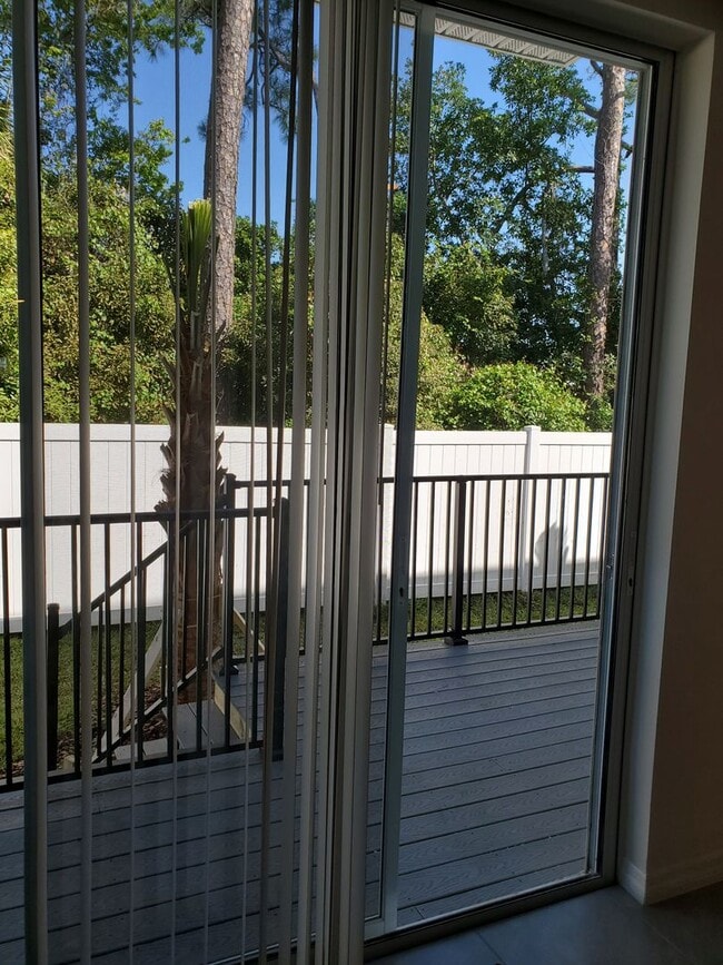 Building Photo - Large Port Orange 3/2.5 townhome!