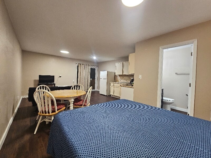 Building Photo - 2040 Indian Point Rd