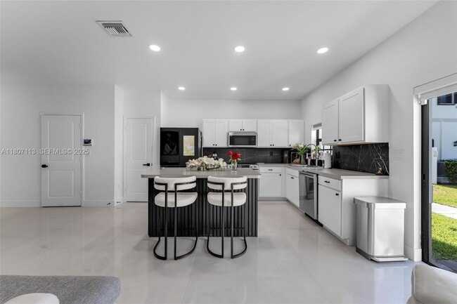 Building Photo - 617 SW 11th St