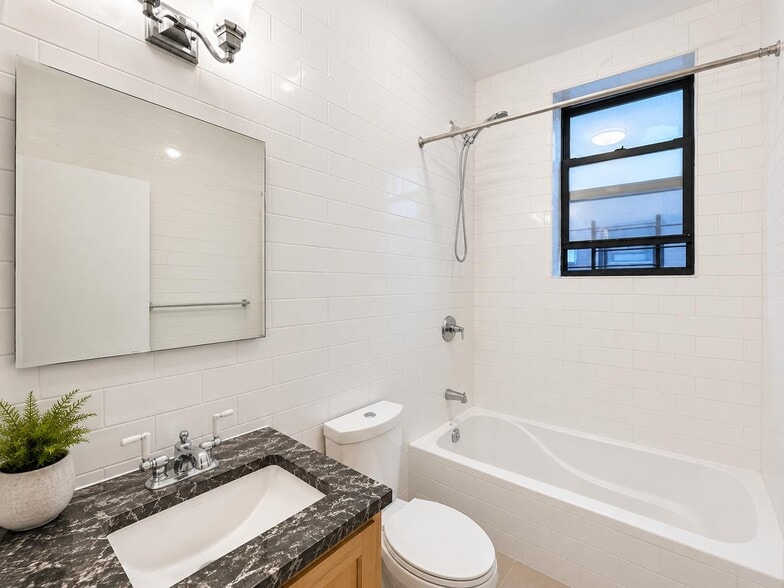 Building Photo - 609 W 137th St