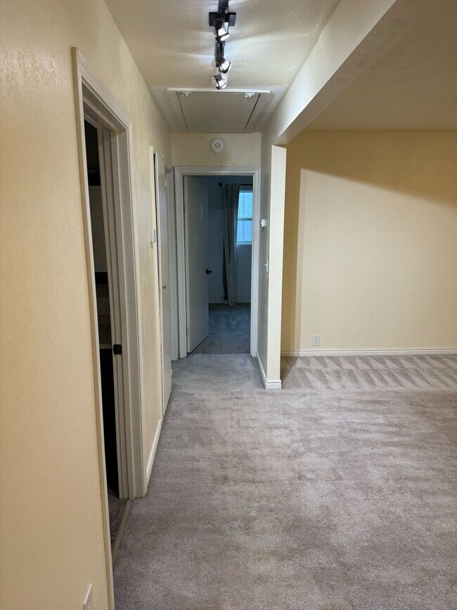 Building Photo - 1533 3rd Ave W