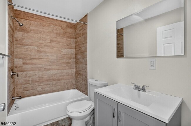 Building Photo - 518 Springfield Ave