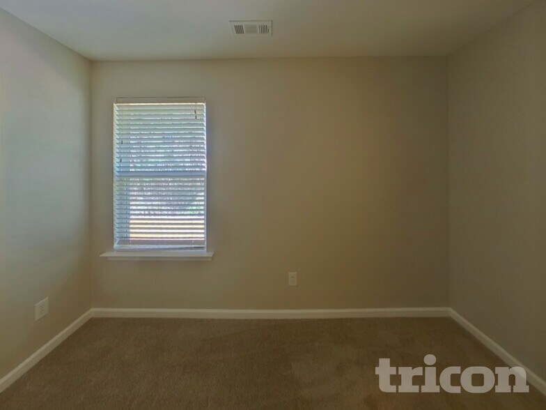 Building Photo - 42 Brookview Dr