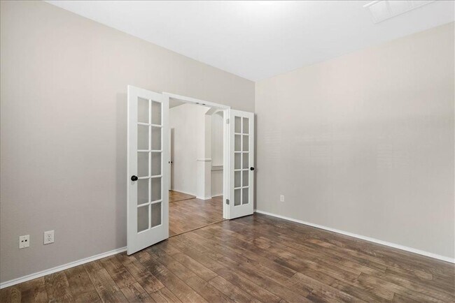 Building Photo - 2225 Speidel Dr