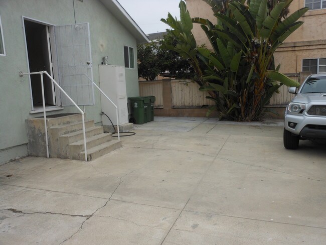 Parking area unit B - 4421 W 169th St