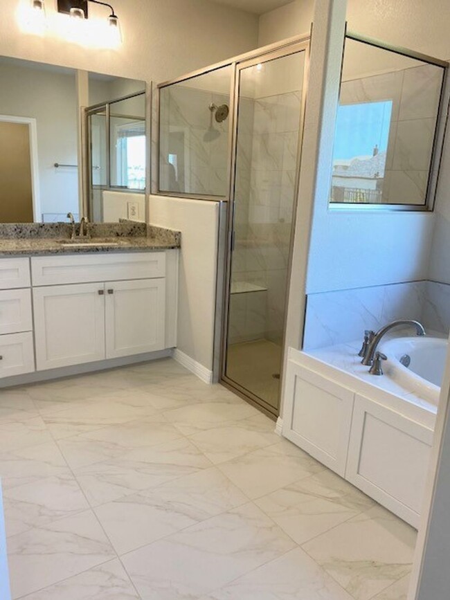 Building Photo - Beautiful Home located in Shannon Creek